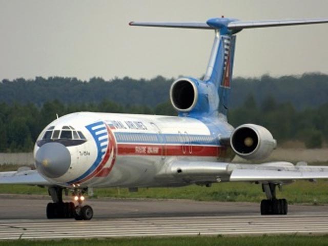 Самолет Ту-154 авиакомпании "Уральские авиалинии" из-за неполадок с двигателем в субботу вынужден был прервать полет в Минеральные Воды. Лайнер благополучно приземлился в аэропорту Екатеринбурга в 16:31 по московскому времени