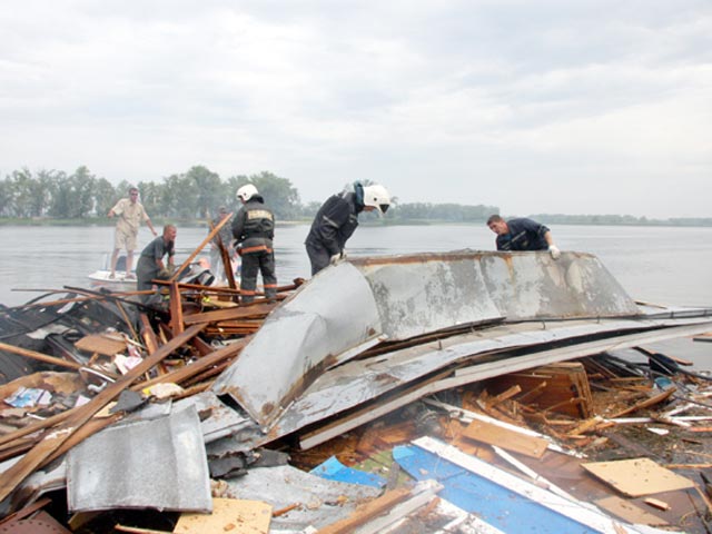 От взрыва на дебаркадере на Волге погибли две женщины: одна утонула, другая умерла от ран