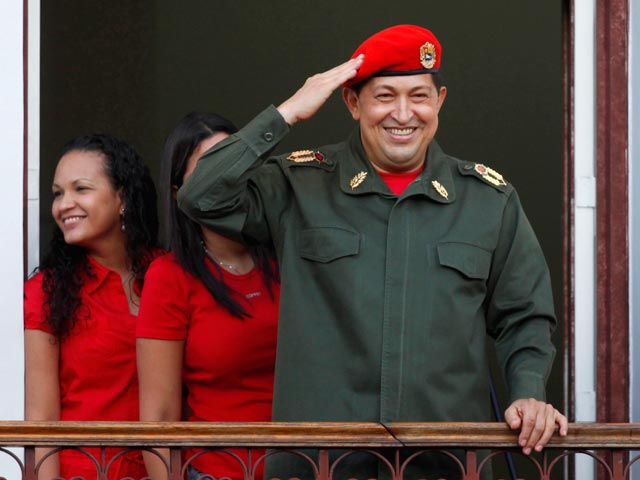 Уго Чавес впервые показался народу после операций на Кубе