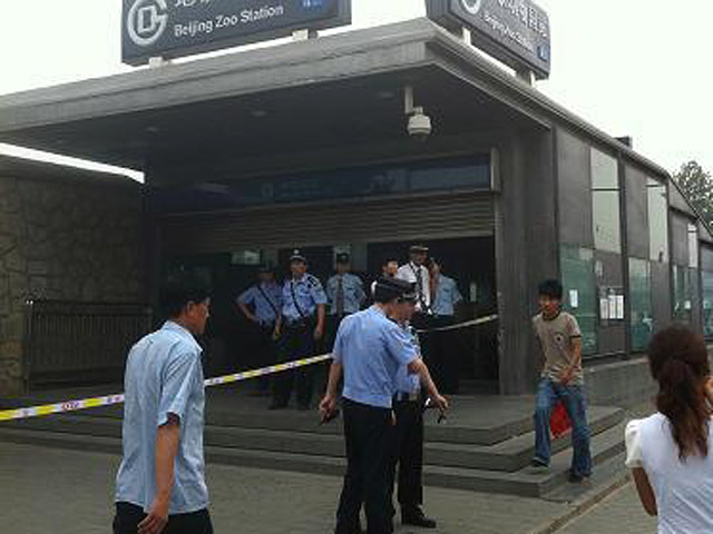 Один человек погиб и более двадцати получили ранения в результате поломки эскалатора в метро Пекина