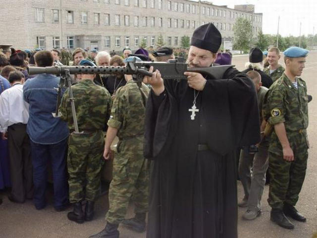 РПЦ представила около ста кандидатов в войсковые священники