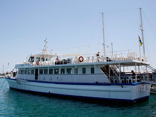 Греческие власти запретили во вторник отплытие очередному судну из так называемой "Флотилии свободы-2", целью которой было прорвать израильскую морскую блокаду сектора Газа