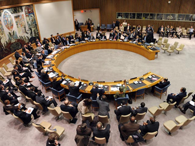 Закрытое заседание Совета Безопасности ООН во вторник проходило бурно: оказалось, что Франция не намерена прекращать поставки с воздуха оружия для ливийских повстанцев, и за это решение ее раскритиковали представители России