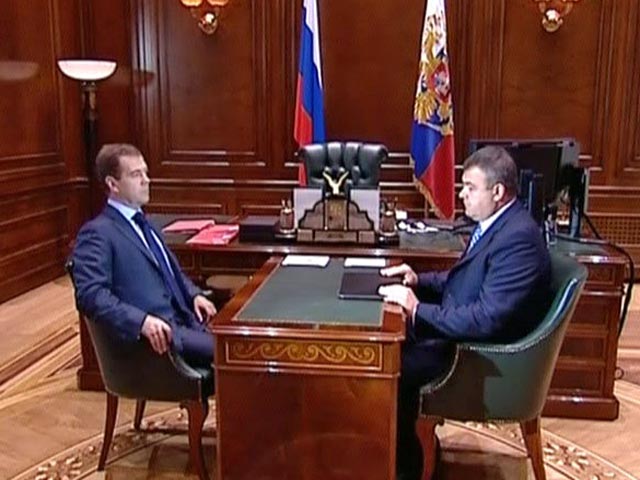 Президент Дмитрий Медведев поручил министру обороны Анатолию Сердюкову в трехдневный срок представить отчет о том, будет ли выполнен гособоронзаказ на этот год