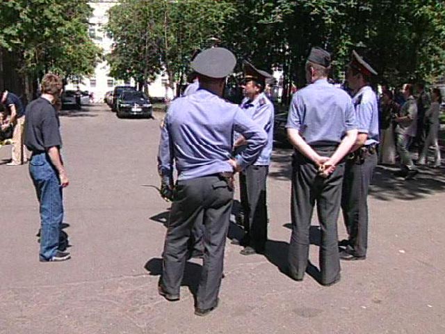 Полиция Ленинградской области ищет преступников, которые напали на иностранного студента. Нападение совершено на остановке общественного транспорта,а очевидцы в происходящее не вмешивались