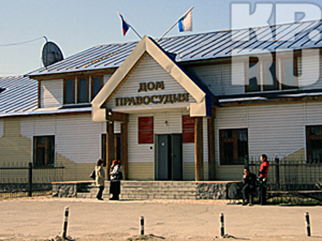 Кош-Агачский районный суд Республики Алтай приговорил к пяти месяцам исправительных работ учительницу начальных классов интерната в поселке Бельтир Лаурану Абдулову, которая была признана виновной в избиении восьми школьников