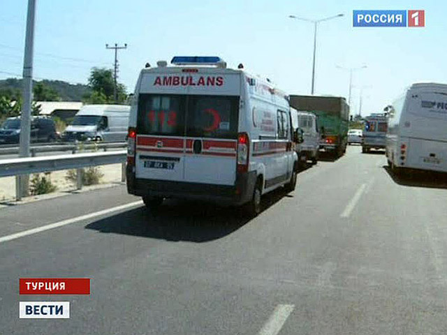 Опубликован список всех восьми российских туристов, которые пострадали при аварии микроавтобуса рано утром 7 июля на дороге Анталья-Серик в Турции