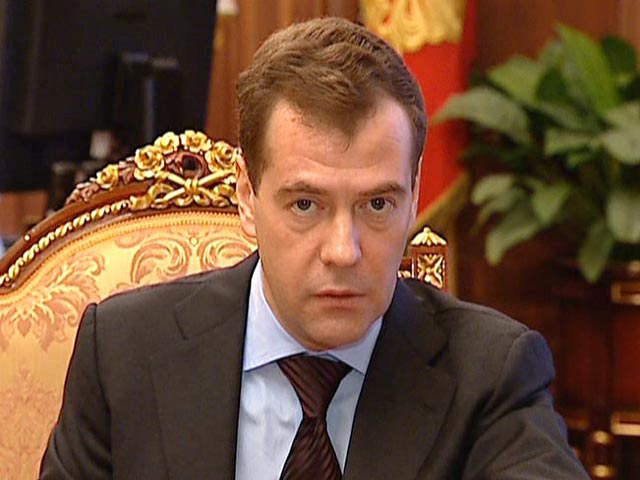 Президент России Дмитрий Медведев уволил пятерых генералов системы МВД и ФМС