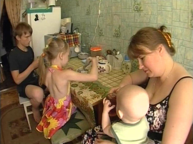 В нижегородском Дзержинске многодетная семья из Узбекистана восемь лет пытается получить российское гражданство и доказать свои права на проживание в этом городе