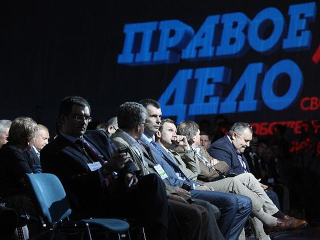 "Мне очень понравилась речь Прохорова, он хочет поставить человека в центр государства, в то время как в России власть всегда была всемогущественной", - объяснил Павел Лунгин
