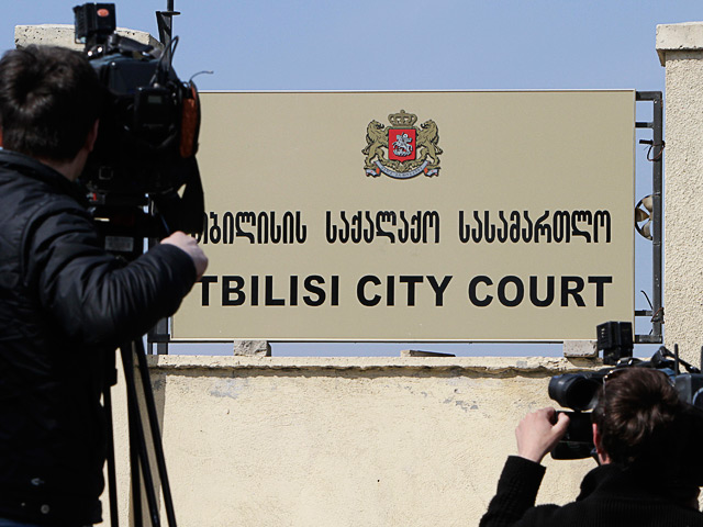 Тбилисский городской суд в субботу вынес решение о назначении предварительного заключения троим фоторепортерам, задержанным по обвинению в шпионаже