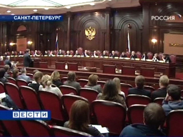 Президент России Дмитрий Медведев пока не принял решения по законопроекту, который позволяет Конституционному суду РФ блокировать исполнение решений Европейского суда по правам человека