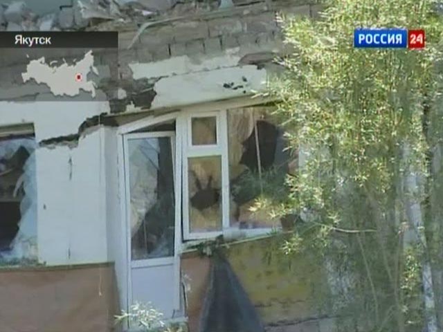 В Якутске рухнула стена дома с тремя балконами
