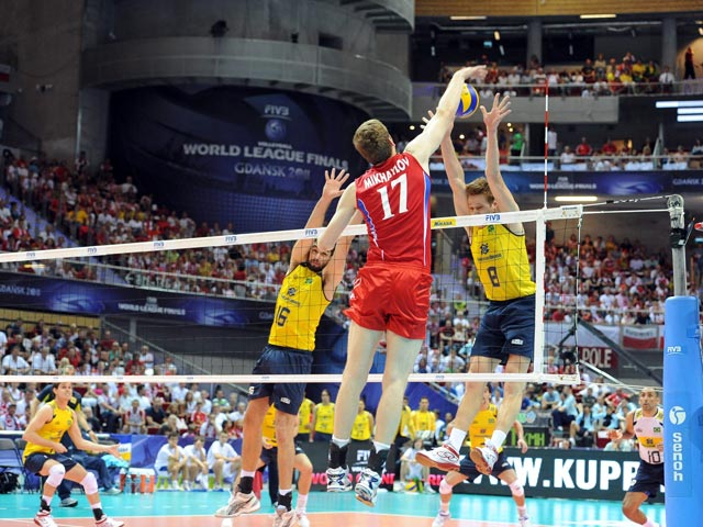 Сборная России по волейболу в пяти сетах одержала победу над бразильцами в финале Мировой лиги, которая проходила в польском Гданьске