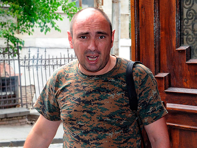 Один из арестованных в Грузии фотографов, Гиоргий Абдаладзе, обратился к президенту страны Михаилу Саакашвили с требованием объяснить причину преследования
