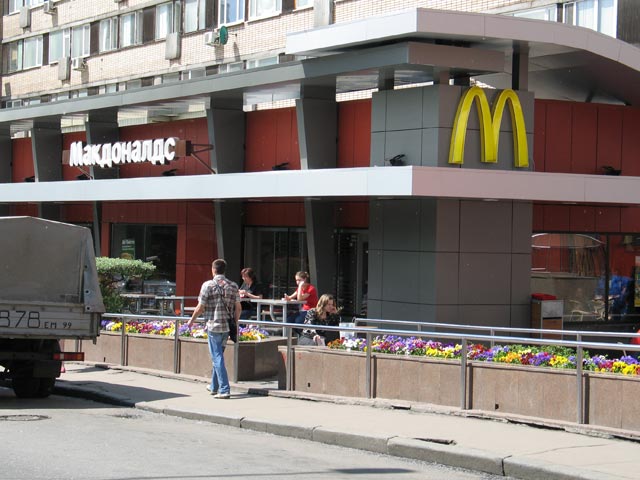 Победа McDonald's над налоговой службой: его приравняли к продуктовому магазину и скостили налог