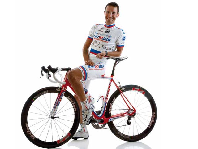 Российский велогонщик Александр Колобнев, проваливший допинг-тест, принял решение сойти с "Тур де Франс" и временно воздержаться от участия в соревнованиях