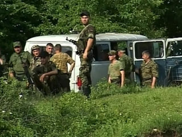 В перестрелке с неустановленной бандгруппой близ селения Харачой Веденского района Чечни один полицейский погиб, еще семь получили ранения
