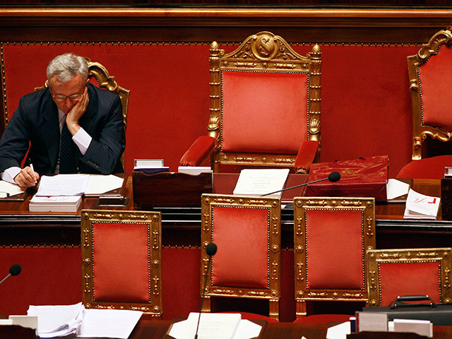 Итальянский Сенат одобрил программу бюджетной экономии сроком до конца 2014 года объемом 40 млрд евро, предложенную правительством во главе с премьером Сильвио Берлускони