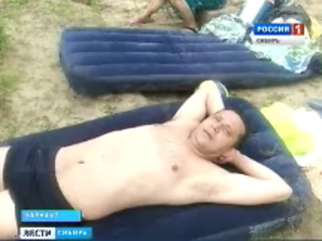 Российский турист 39-летний Алексей Рогачёв из Барнаула, тяжело заболевший в Турции и впавший в кому, перед отправкой на родину пришел в сознание и улыбнулся своей супруге