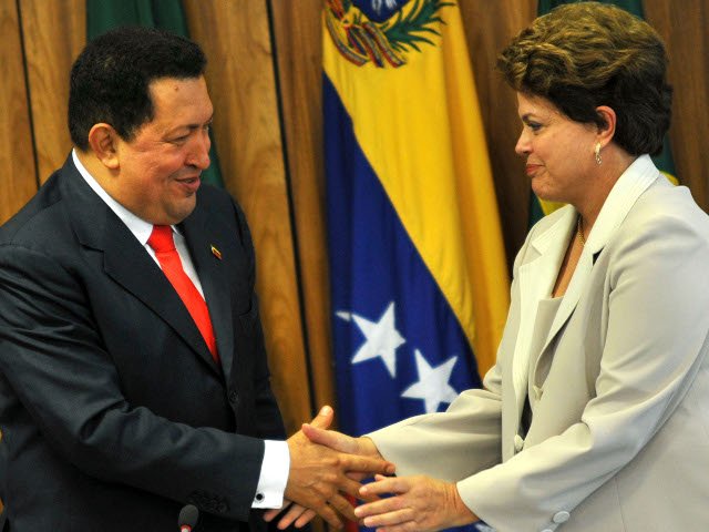 Президент Венесуэлы Уго Чавес согласился пройти курс лечения онкологического заболевания в Бразилии