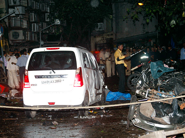 Взрывы, прогремевшие в среду в индийском Мумбаи, не только унесли множество жизней, но и разорили местных ювелиров