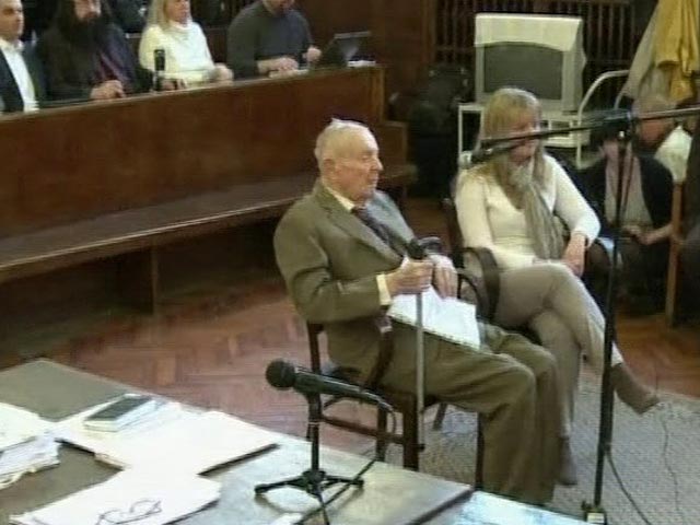 Суд Будапешта признал невиновным 97-летнего венгра Шандора Кепиро, обвинявшегося в пособничестве нацистам и в массовых убийствах во время Второй мировой войны
