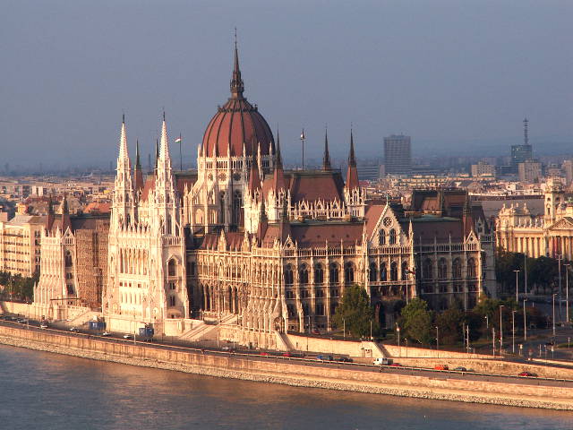 Венгерский парламент принял новый закон "О праве на свободу вероисповедания и совести, о правовом статусе церквей, религиозных конфессий и религиозных организаций"