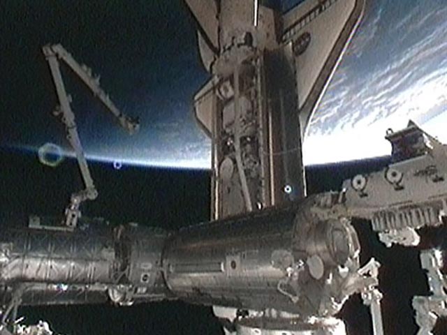 Американский шаттл Atlantis 19 июля в последний раз отстыковался от Международной космической станции (МКС)