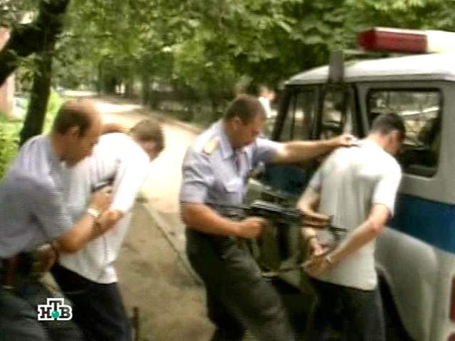 В Кабардино-Балкарской республике (КБР) полицейские задержали трех молодых мужчин, которых подозревают в сексуальном надругательстве над ребенком, приехавшим из средней полосы России