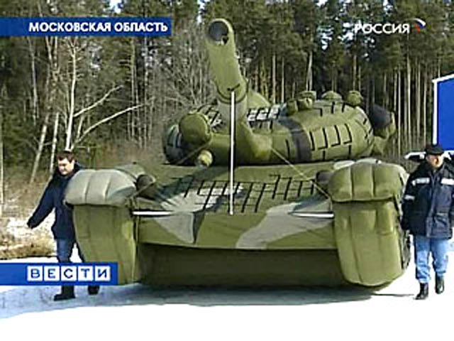 Британская газета высмеяла "резиновую мощь" армии РФ: ее арсеналы забиты надувными танками и ракетами