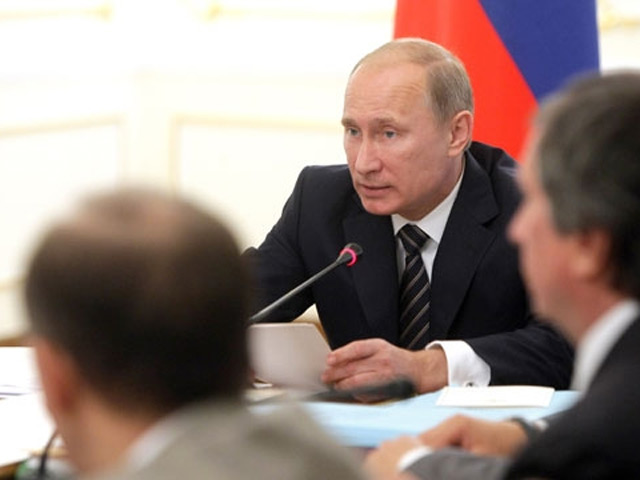 "Будем надеяться, что бюджетный дефицит в этом году будет минимальным, или нам вообще удастся пройти этот год без дефицита", - сказал Путин на заседании президиума правительства