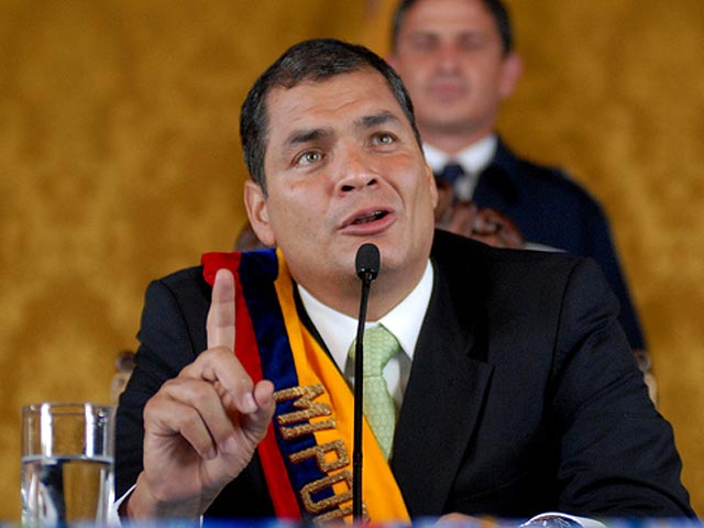 Президент Эквадора Рафаэль Корреа выиграл в суде иск против местной газеты "Универсо", которую обвинил в клевете. Теперь издание должно выплатить ему 40 млн долларов