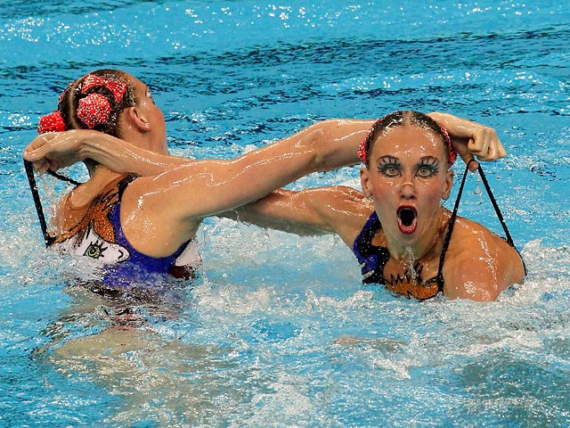 Российские синхронистки Наталья Ищенко и Светлана Ромашина первенствовали в соревнованиях дуэтов в произвольной программе на чемпионате мира по водным видам спорта, который проходит в Шанхае