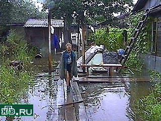 Тайфун "Пропирун", обрушивший вчера на Приморье полуторамесячную норму осадков, ушел также внезапно, как и появился