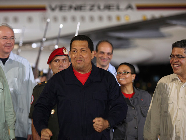 Президент Венесуэлы Уго Чавес вернулся на родину после прохождения курса химиотерапии на Кубе