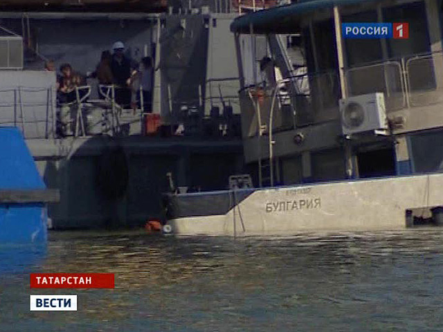 Среди шестерых погибших, обнаруженных 24 июля при обследовании теплохода "Булгария", двое членов экипажа