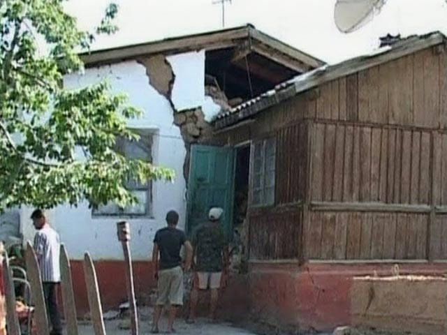Землетрясение 20 июля повредило тысячи домов в Киргизии