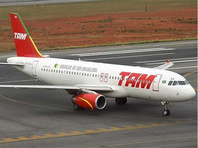 Самолет бразильской компании "ТАМ" рейсом во Франкфурт задержан в Рио-де-Жанейро из-за поступившей угрозы взрыва бомбы на борту