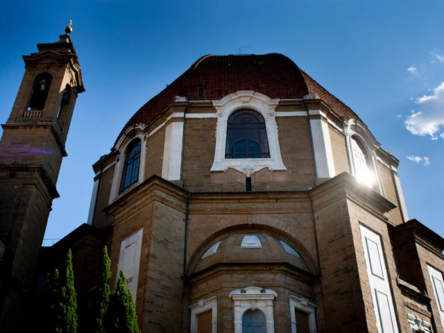 Во Флоренции хотят облицевать мрамором базилику, брошенную Микеланджело
