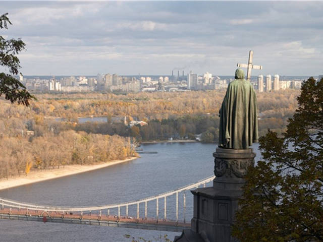 Патриарх Кирилл начинает визит на Украину
