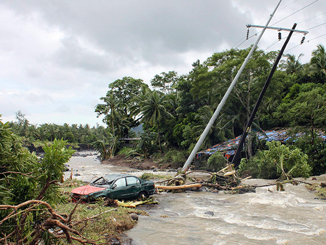 На филиппинский остров Лусон обрушился тропический шторм