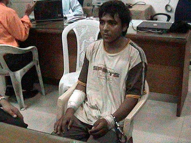 Единственный пакистанский террорист, оставшийся в живых после теракта в Мумбаи (Бомбее) осенью 2008 года, жертвами которого стали 166 человек, попросил Верховный суд Индии о помиловании