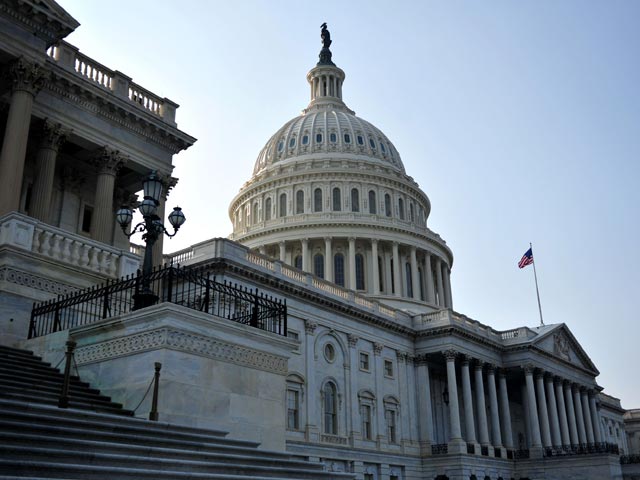 Американский сенат, большинство в котором составляют сторонники Демократической партии, отверг закон, повышающий потолок госдолга США на 900 миллиардов долларов