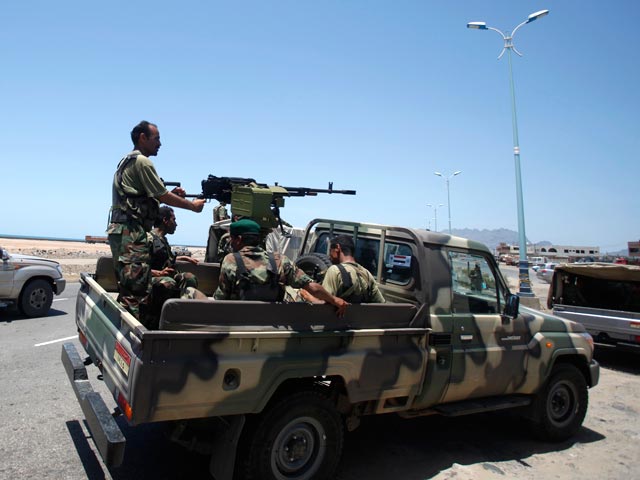 ВВС Йемена по ошибке уничтожили 14 человек, воюющих на стороне властей