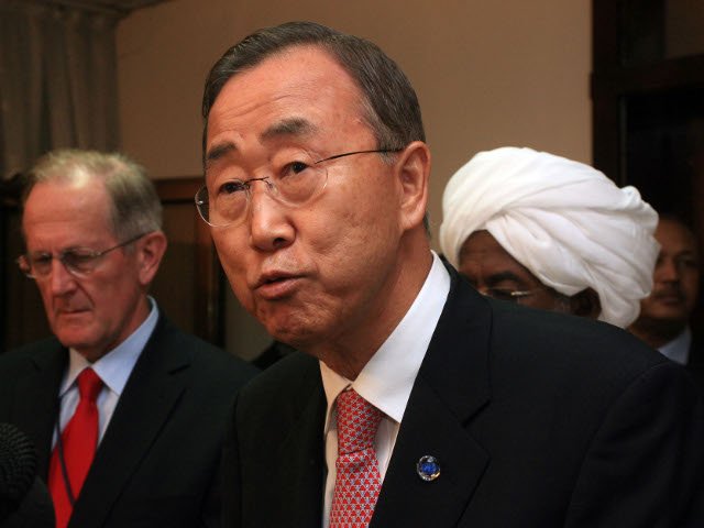 Генеральный секретарь ООН Пан Ги Мун потребовал от правительства Сирии покончить с применением силы против гражданского населения