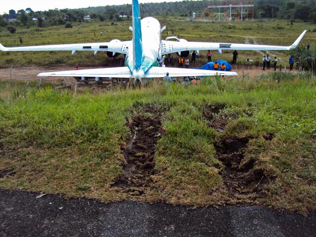 Очевидцы: спасение пассажиров Boeing 737-800, развалившегося на части в Гайане, было чудом
