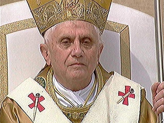 Папа Римский Бенедикт XVI на отдыхе в Германии получил почетную награду - "Золотой перстень чести"