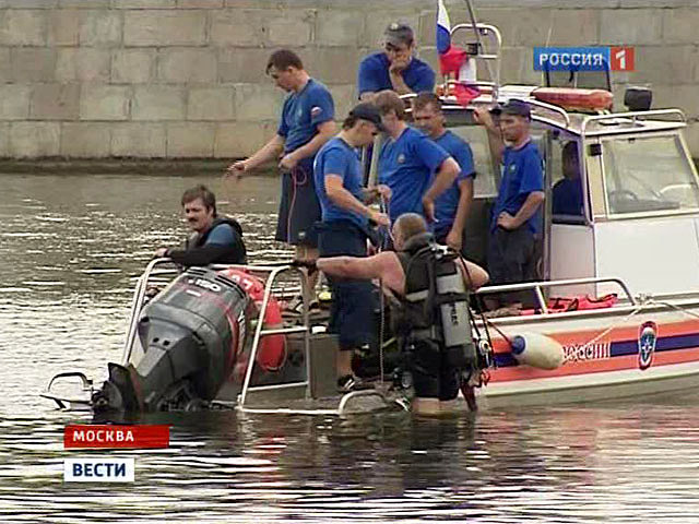 Спасатели обнаружили во вторник тело девятой жертвы крушения прогулочного катера "Ласточка" на Москве-реке, произошедшего в ночь на 31 июля