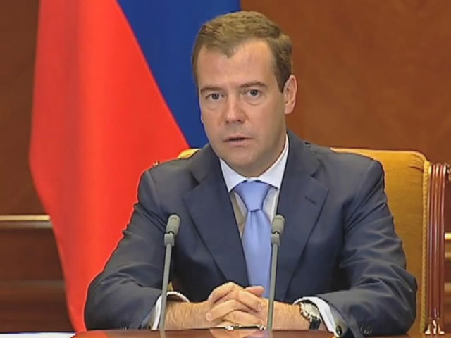 Медведев отправит инвестиционных уполномоченных в округа 